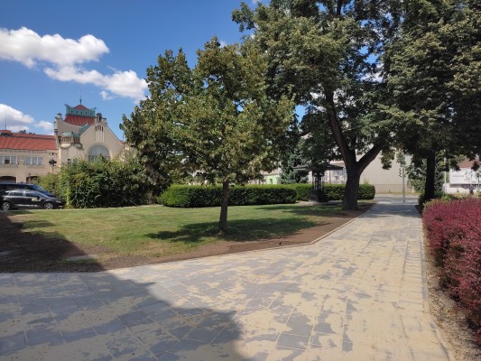 dokončení opravy chodníku - část k nám. E. Husserla