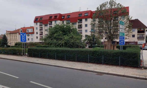 chodník podél ul. Vápenice