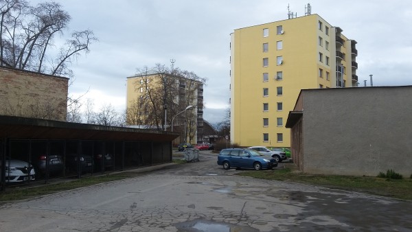 stávající plocha za objektem baru a bývalé kotelny v řešeném území