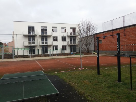 Rekonstrukce sportovního hřiště v areálu Střední odborné školy podnikání a obchodu