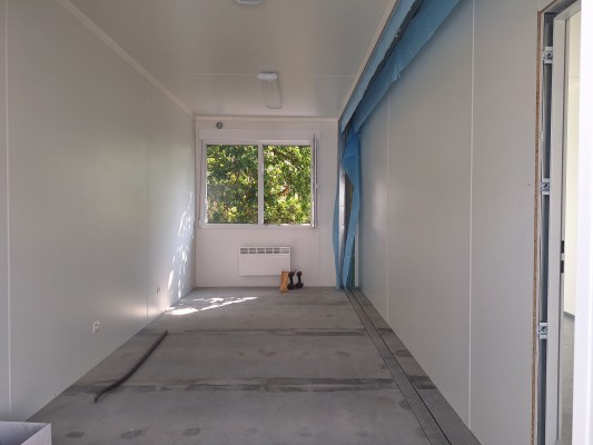 vnitřní dispozice prostoru pro 3 osoby