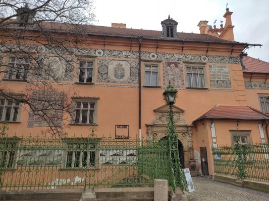 Pohled na zámek z Pernštýnského náměstí