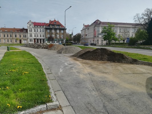 duben 2023 - staveniště na Přikrylově nám.