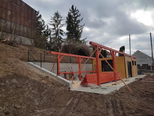 druhá dekáda března 2024 - výstavba pergoly