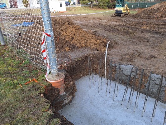 část základů opěrné zdi - třetí dekáda ledna 2024