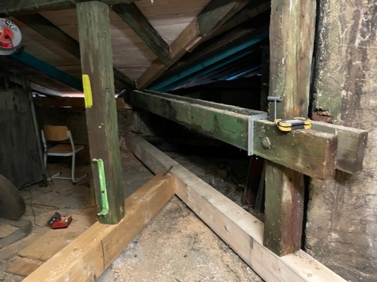 začátek září 2023