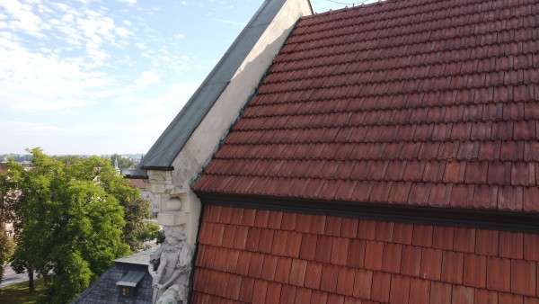 ZŠ Skálovo nám. - oprava korunní římsy