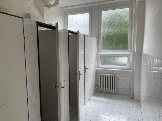 nové toalety na ZŠ dr. Horáka pavilon F