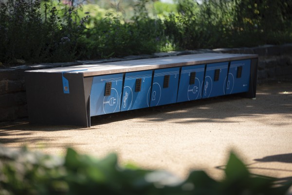 Chytrá lavička eBlocq – modernizace veřejného prostoru Prostějova