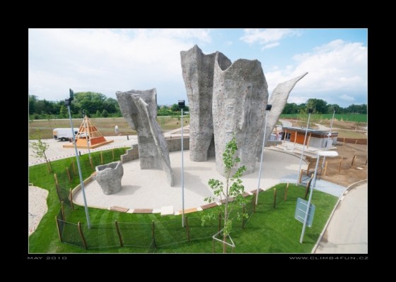 Venkovní lezecká stěna a boulder